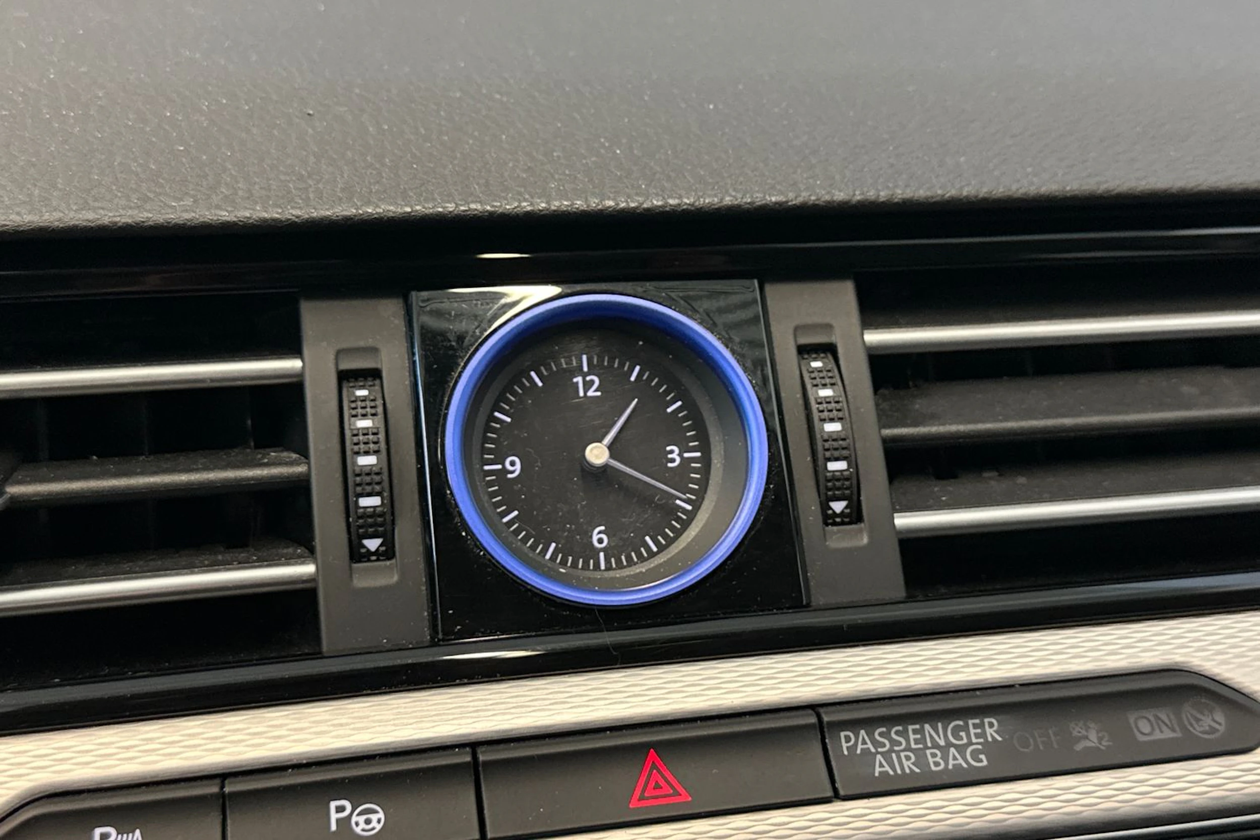 valkoinen Volkswagen Passat 2017 kuva 29.
