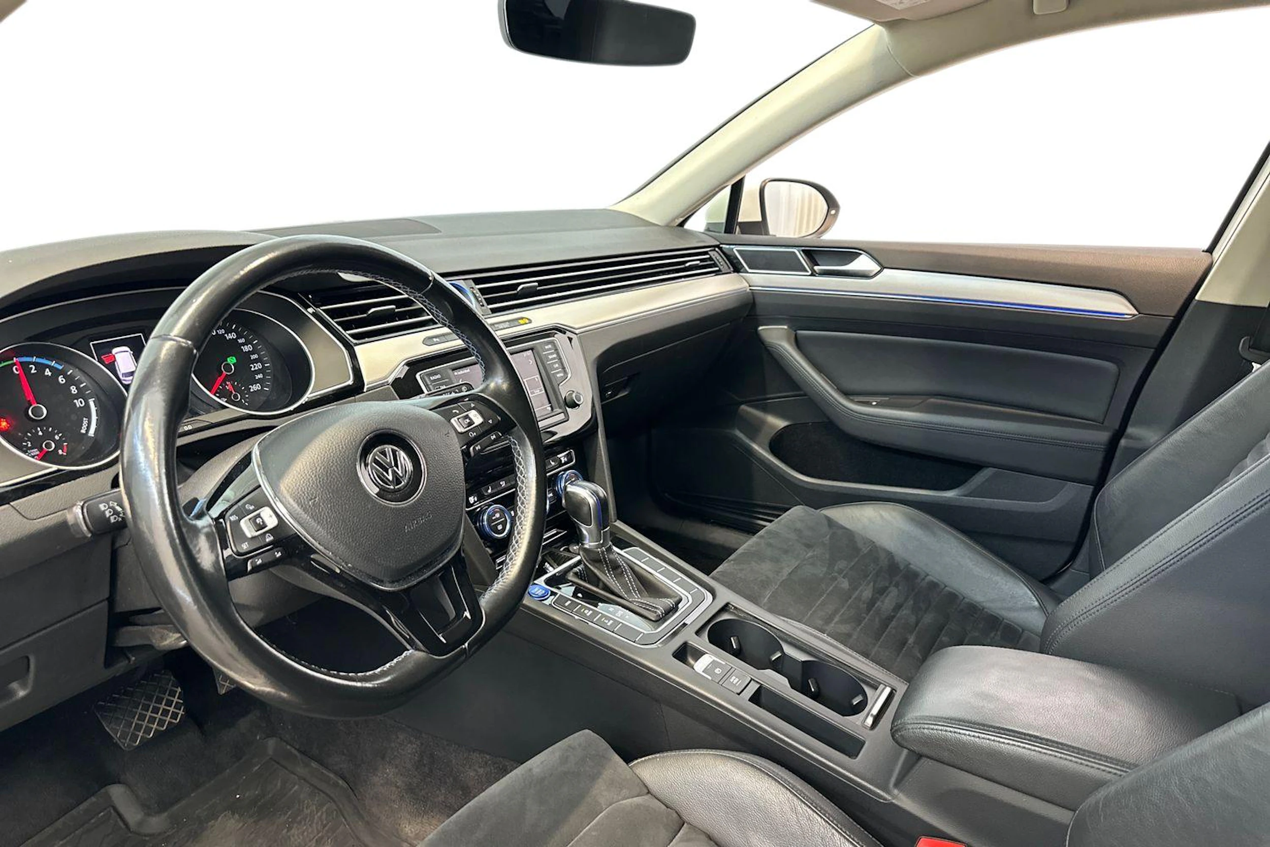 valkoinen Volkswagen Passat 2017 kuva 3.