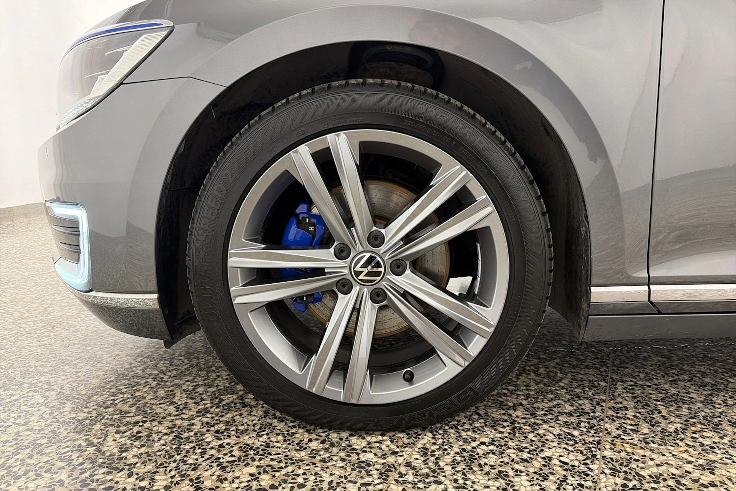 Harmaa Volkswagen PASSAT 2017 kuva 10.