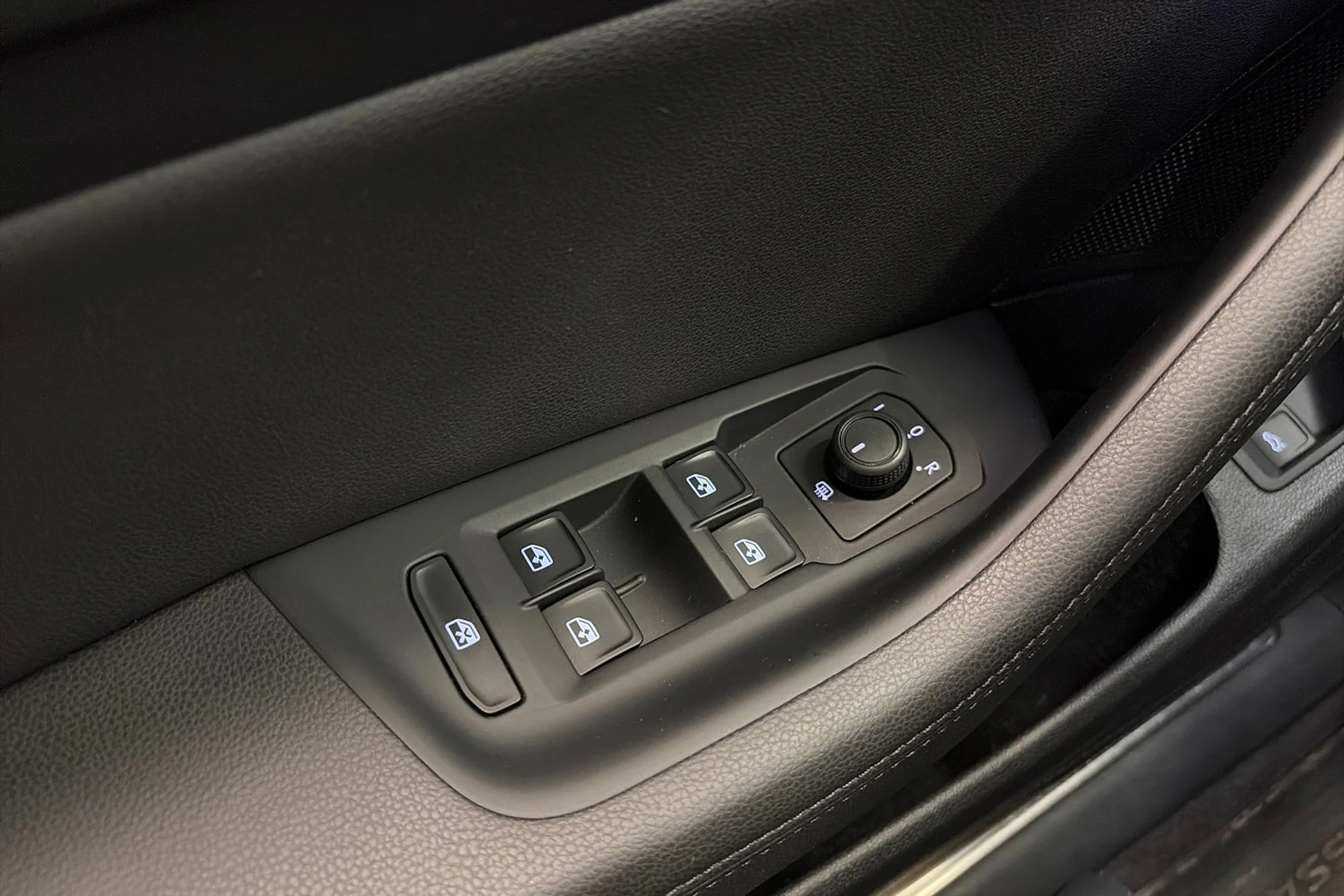 Harmaa Volkswagen PASSAT 2017 kuva 30.