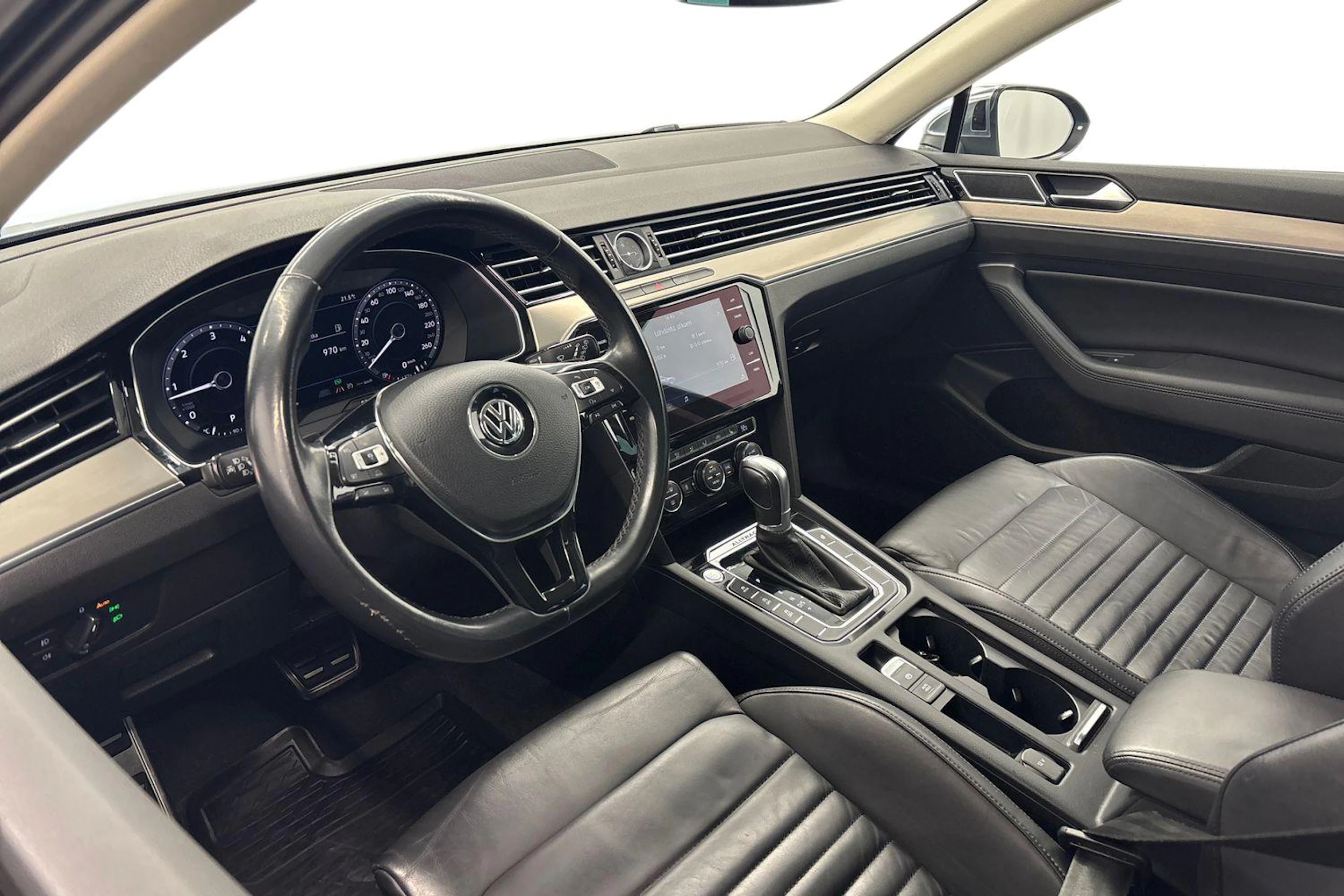 sininen Volkswagen Passat 2018 kuva 6.