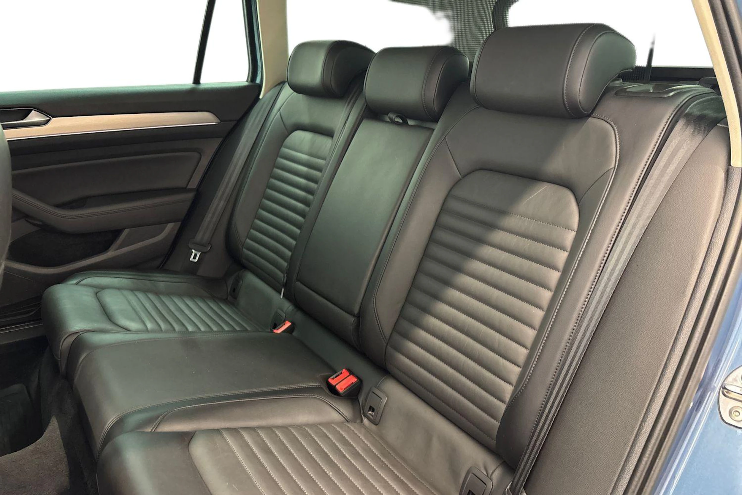 sininen Volkswagen Passat 2018 kuva 8.