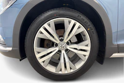 sininen Volkswagen Passat 2018 kuva 9.