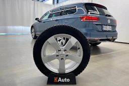 sininen Volkswagen Passat 2018 kuva 10.