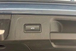sininen Volkswagen Passat 2018 kuva 11.