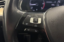 sininen Volkswagen Passat 2018 kuva 14.