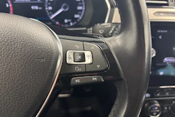 sininen Volkswagen Passat 2018 kuva 15.