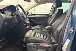 sininen Volkswagen Passat 2018 kuva 19.