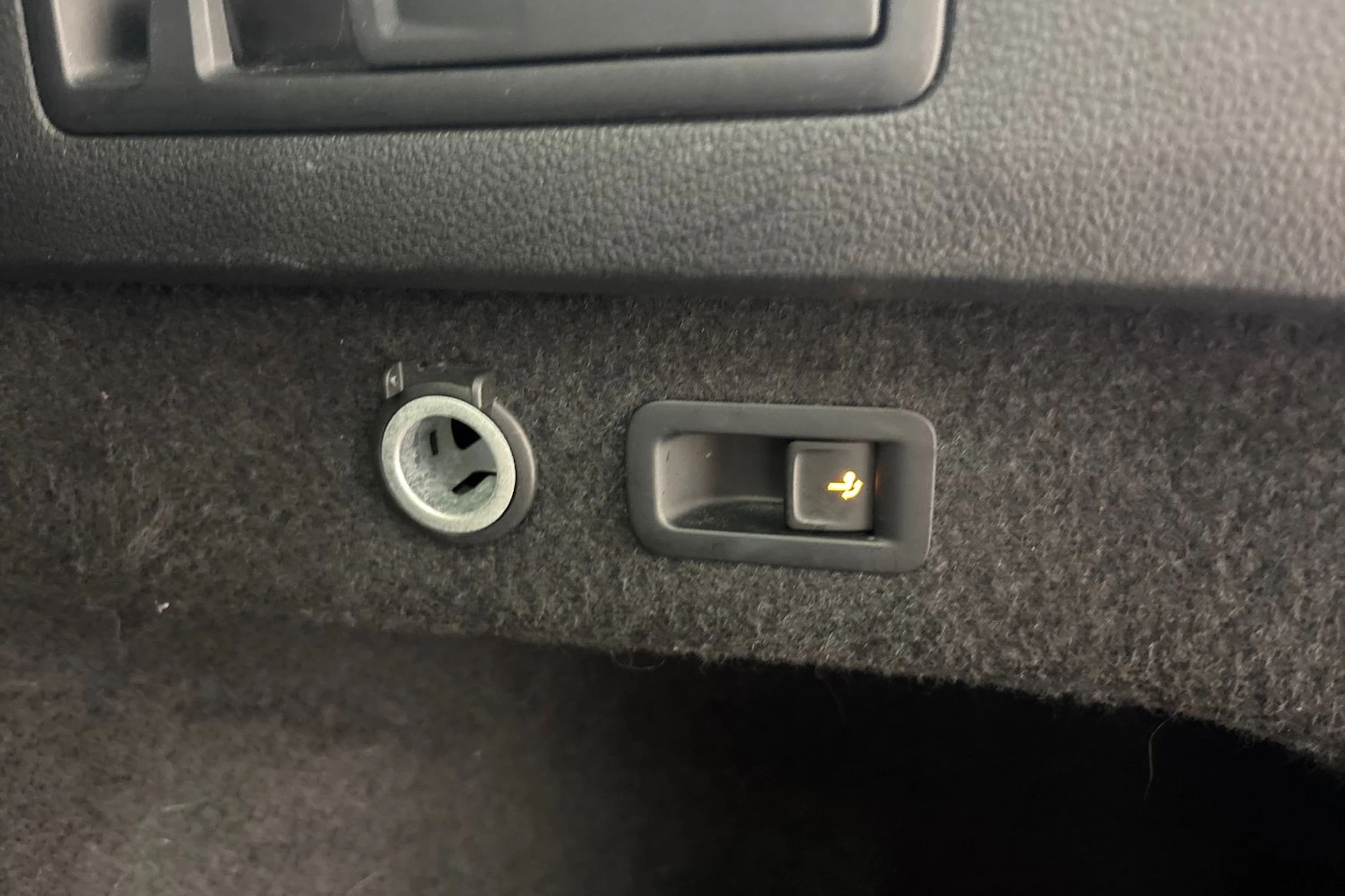 sininen Volkswagen Passat 2018 kuva 21.