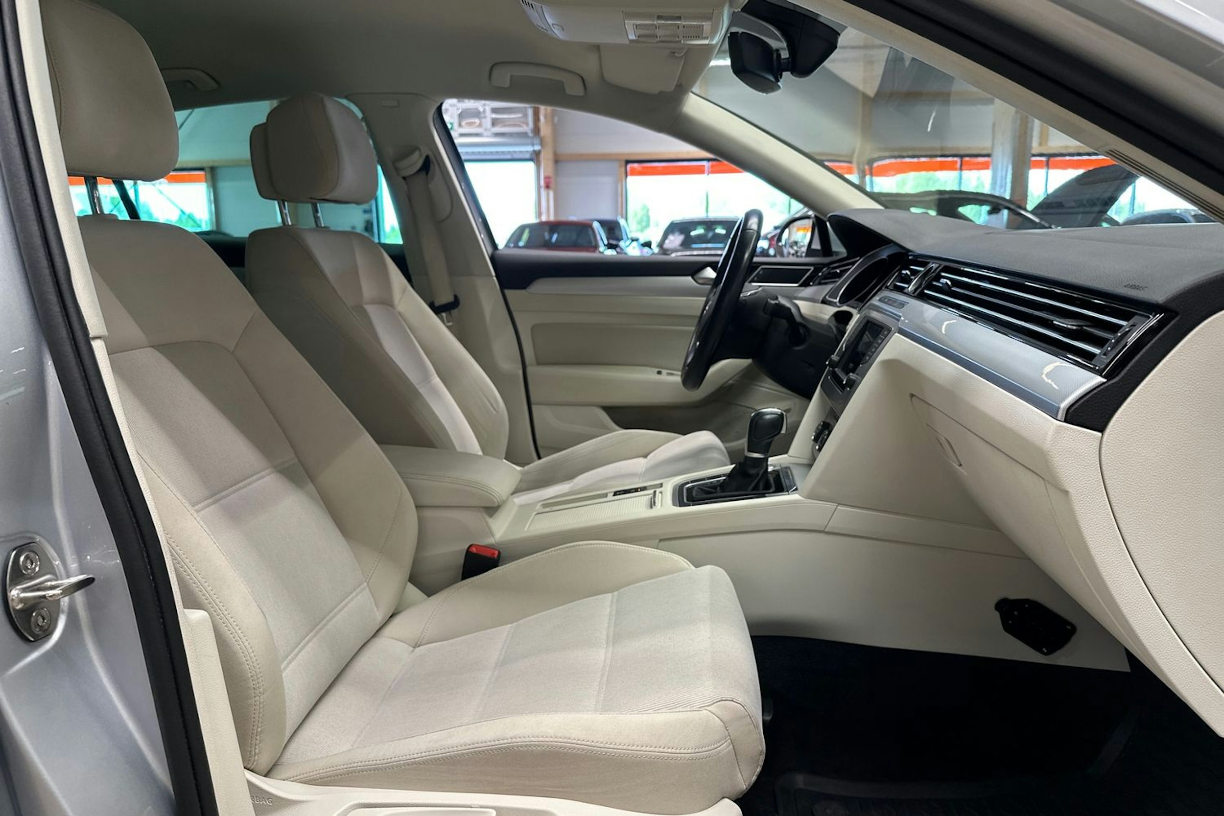 hopea Volkswagen Passat 2017 kuva 13.