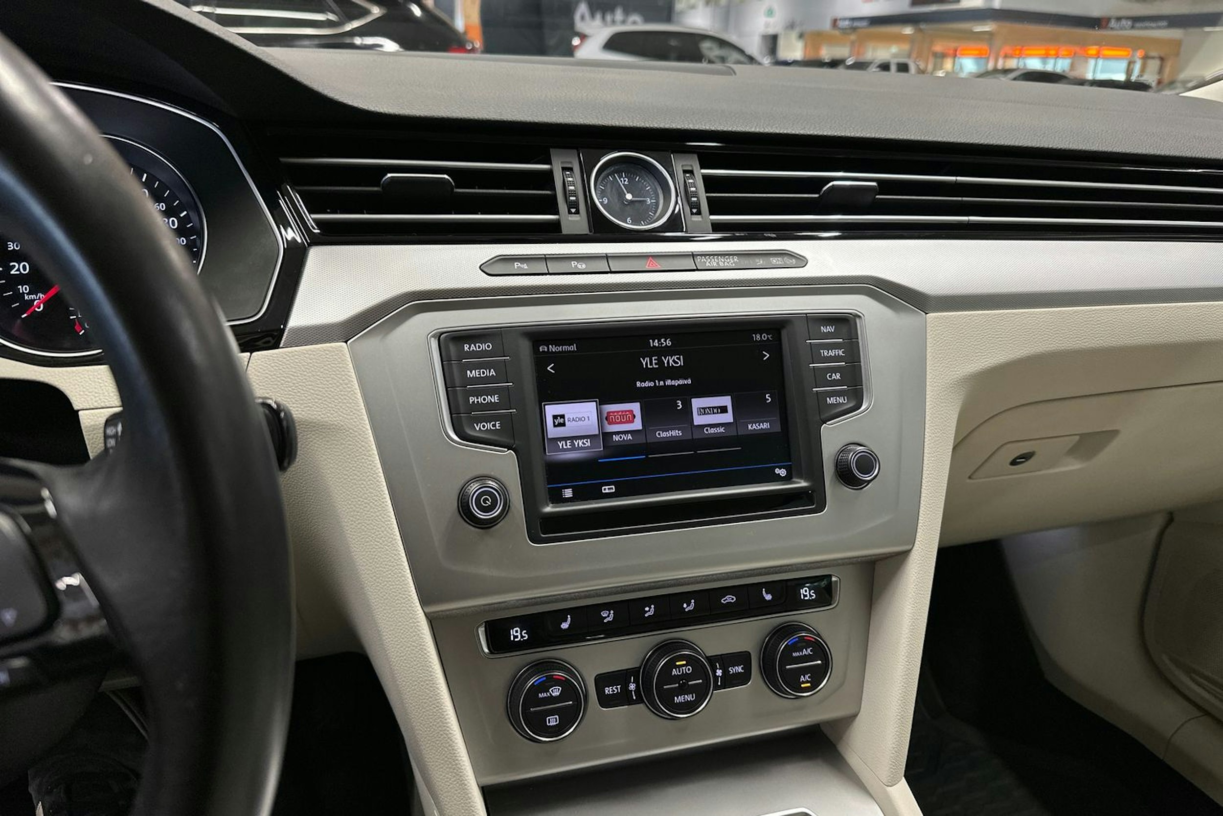 hopea Volkswagen Passat 2017 kuva 23.