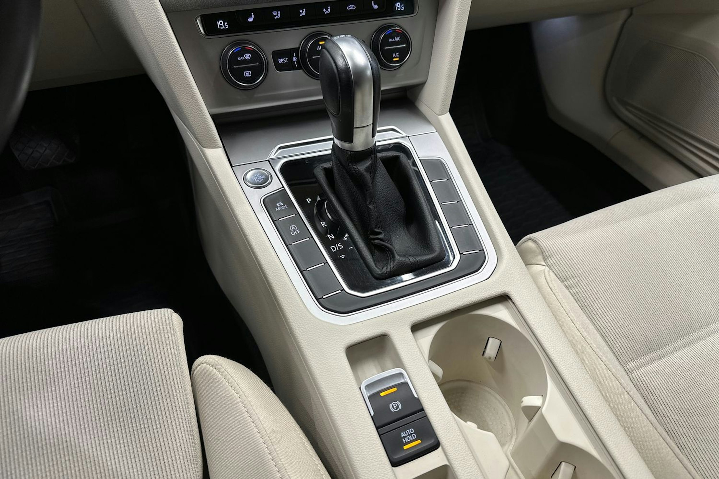 hopea Volkswagen Passat 2017 kuva 24.