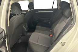 valkoinen Volkswagen Passat 2017 kuva 10.