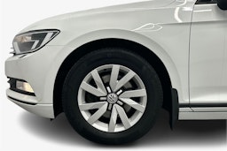 valkoinen Volkswagen Passat 2017 kuva 11.