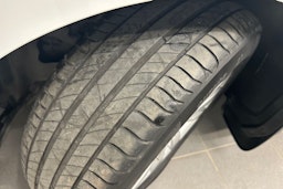 valkoinen Volkswagen Passat 2017 kuva 13.
