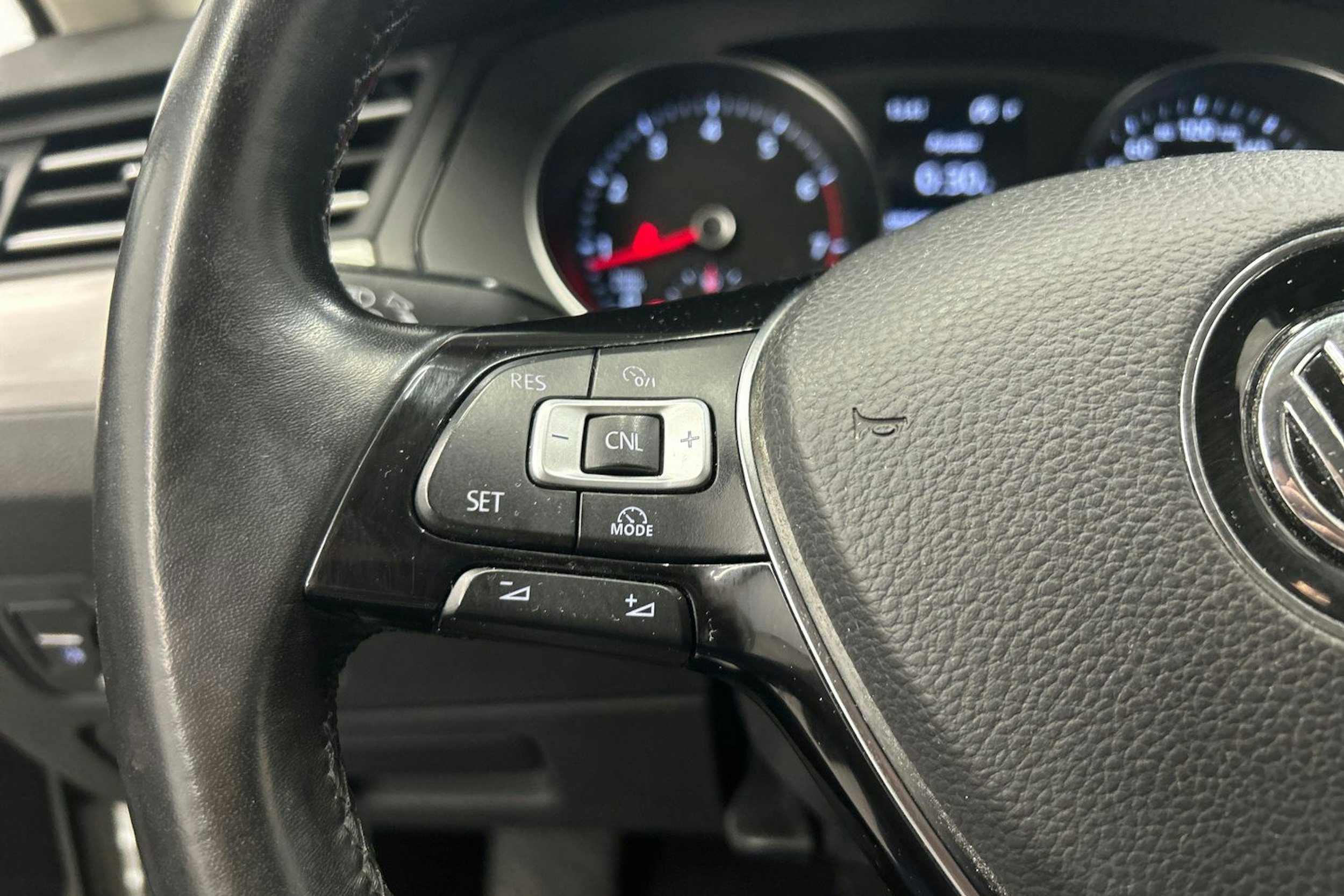 valkoinen Volkswagen Passat 2017 kuva 17.