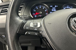 valkoinen Volkswagen Passat 2017 kuva 17.
