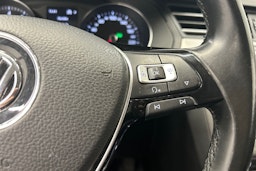 valkoinen Volkswagen Passat 2017 kuva 18.