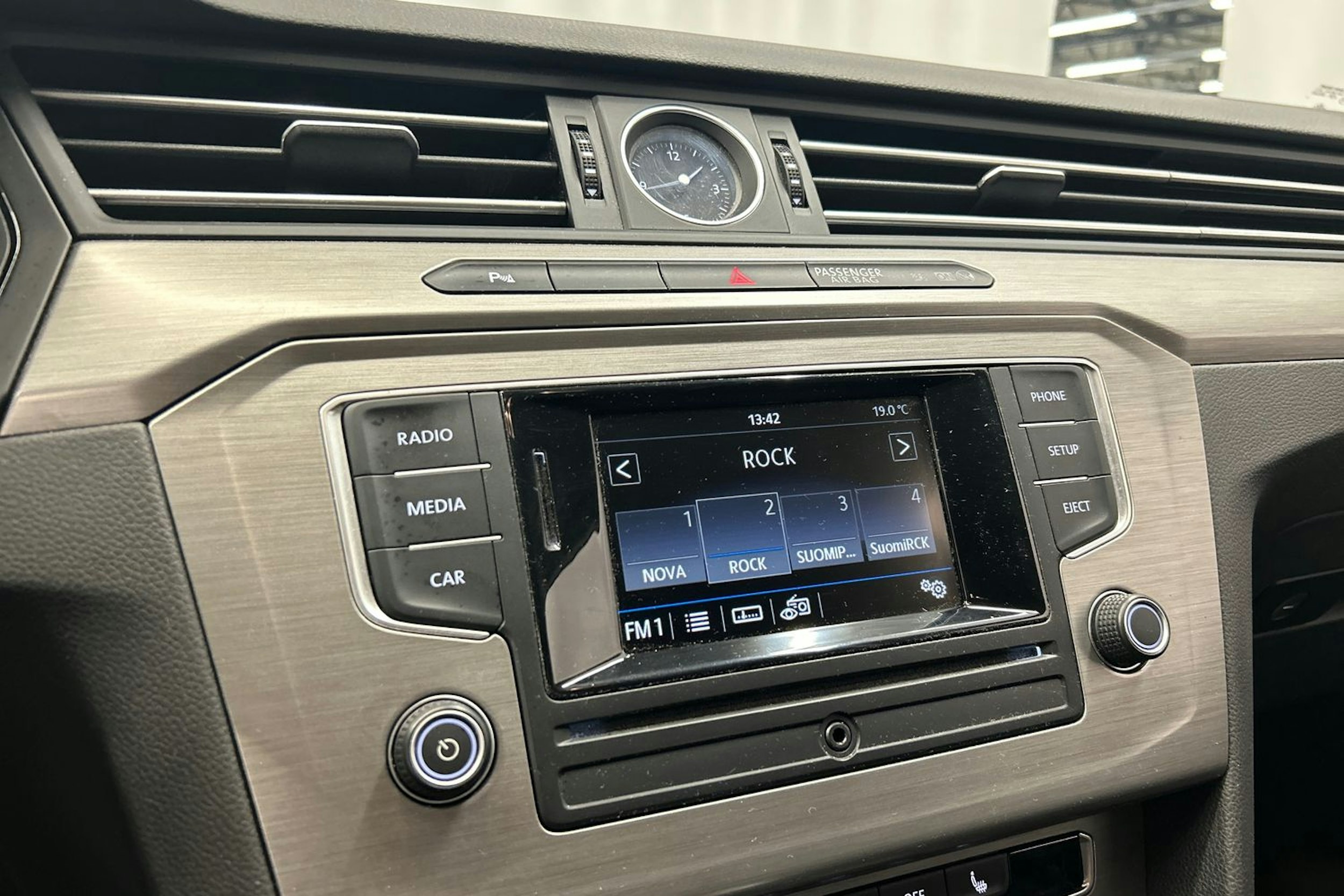 valkoinen Volkswagen Passat 2017 kuva 20.