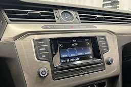 valkoinen Volkswagen Passat 2017 kuva 20.