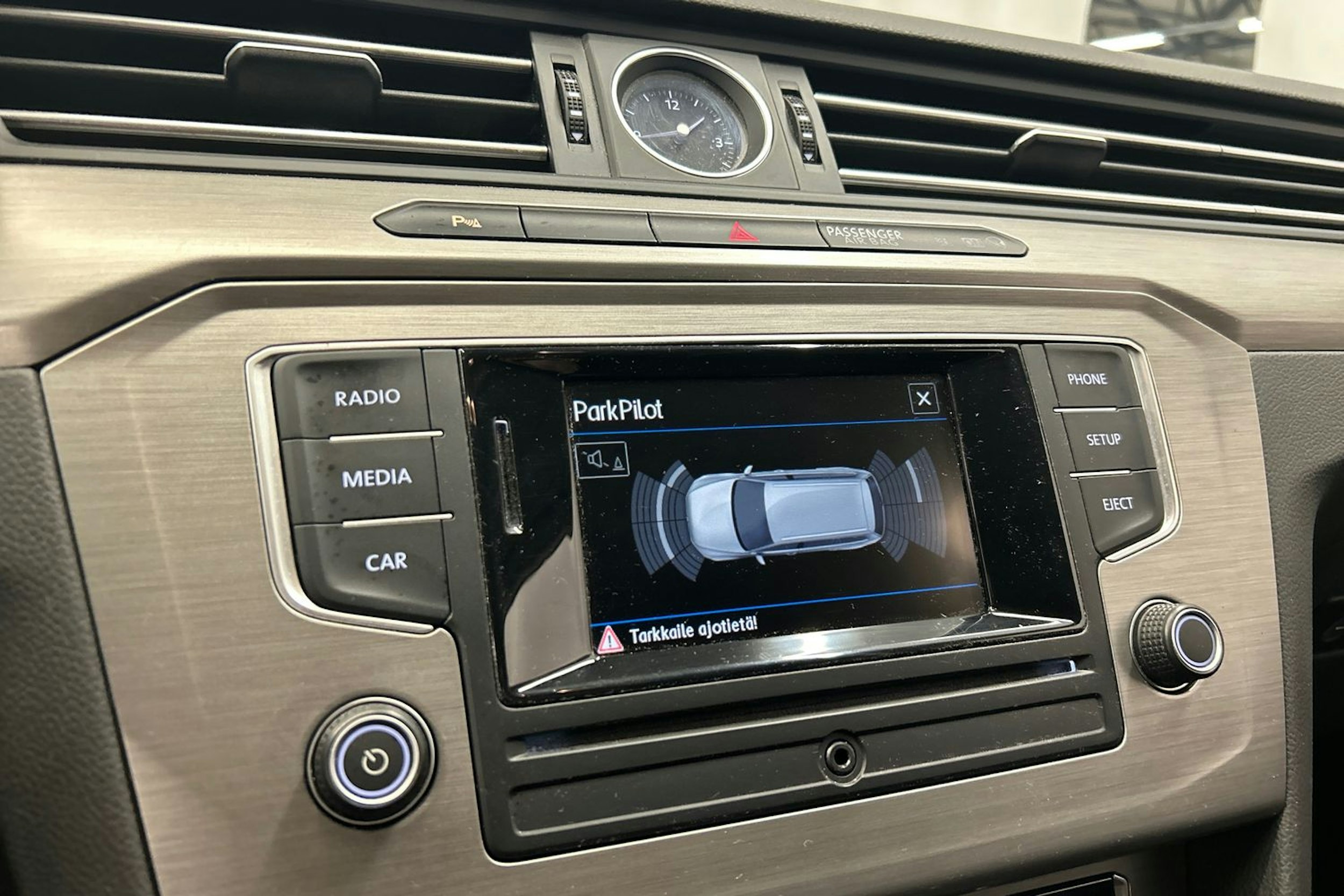 valkoinen Volkswagen Passat 2017 kuva 21.