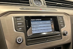 valkoinen Volkswagen Passat 2017 kuva 22.
