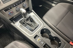 valkoinen Volkswagen Passat 2017 kuva 24.