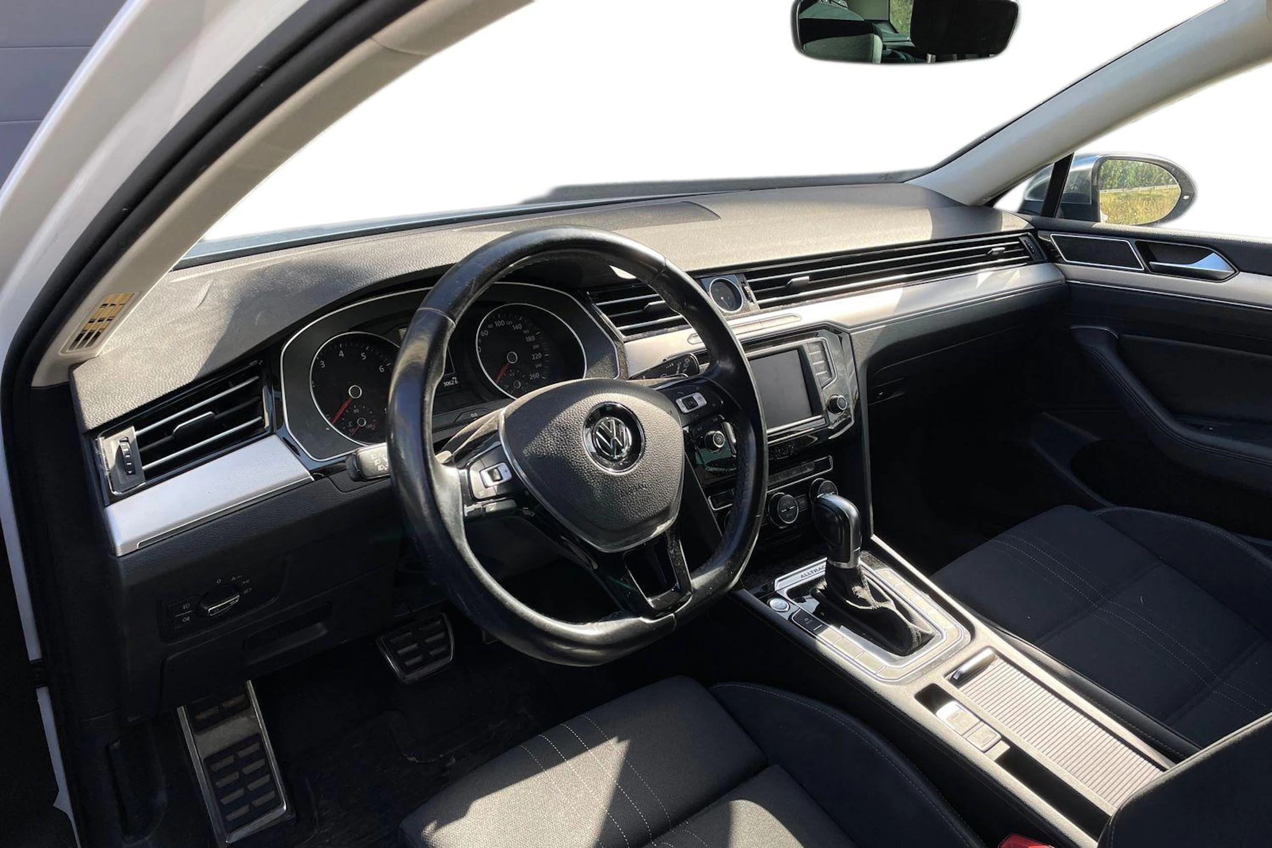 valkoinen Volkswagen Passat 2017 kuva 3.