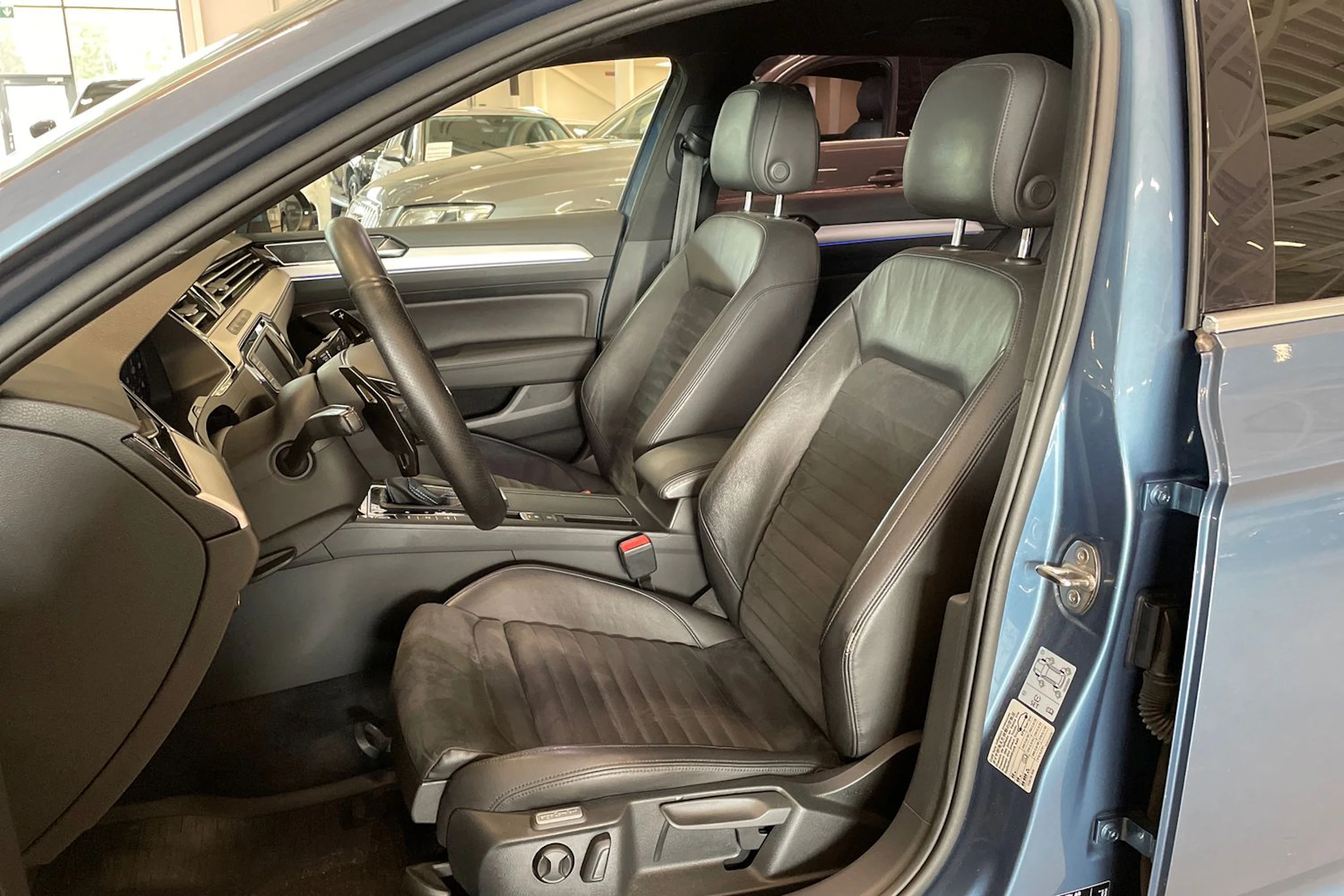 met. sininen Volkswagen Passat 2017 kuva 11.
