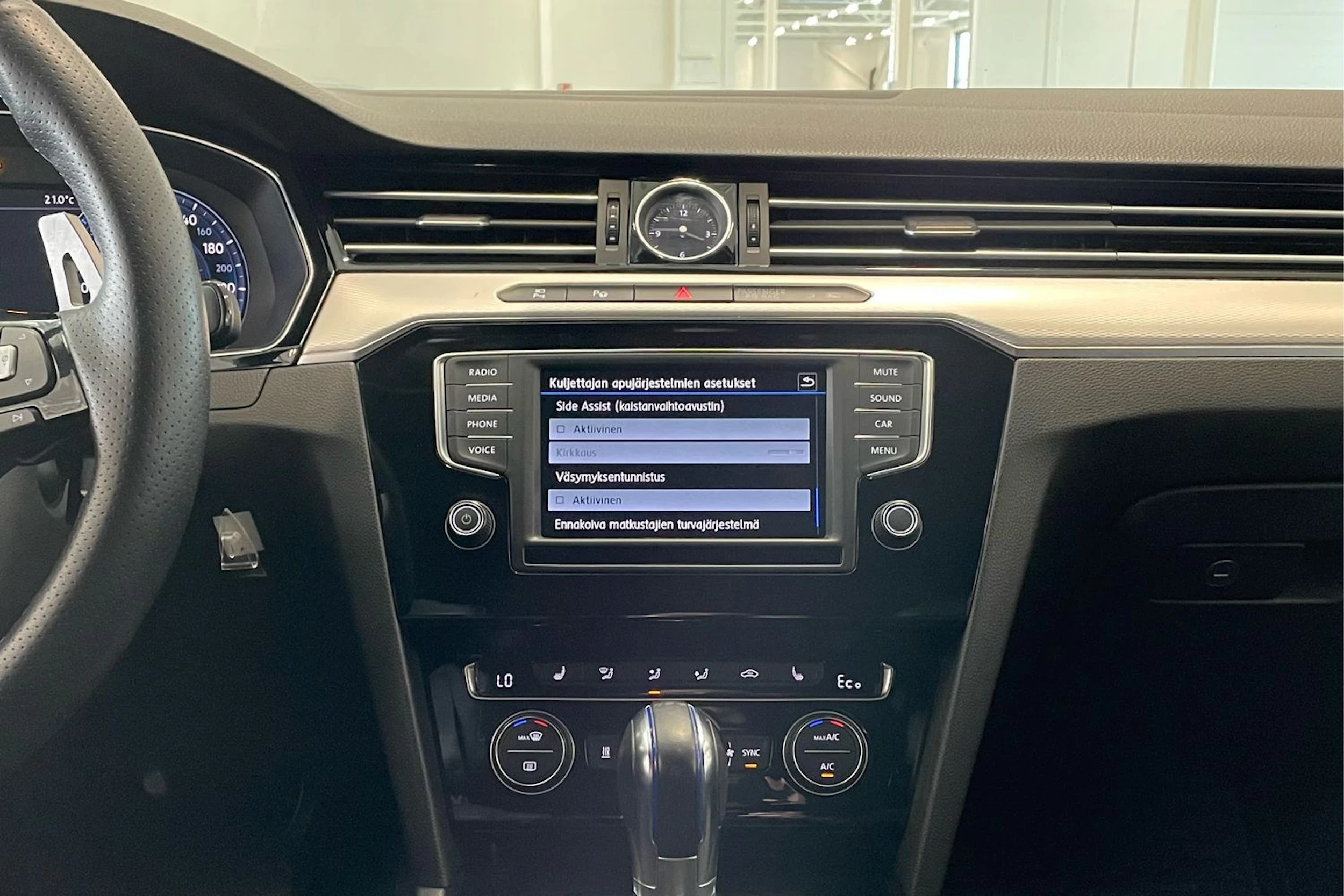 met. sininen Volkswagen Passat 2017 kuva 23.