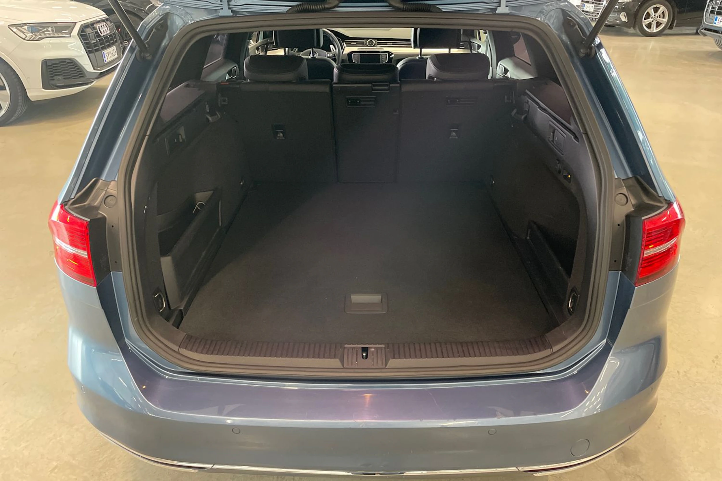 met. sininen Volkswagen Passat 2017 kuva 32.