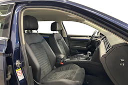 sininen Volkswagen Passat 2017 kuva 7.