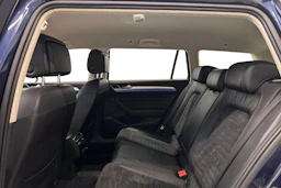 sininen Volkswagen Passat 2017 kuva 8.
