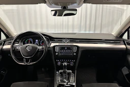 sininen Volkswagen Passat 2017 kuva 11.