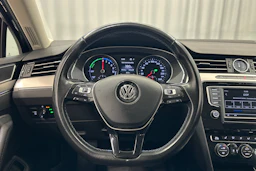 sininen Volkswagen Passat 2017 kuva 12.