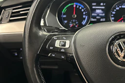 sininen Volkswagen Passat 2017 kuva 13.