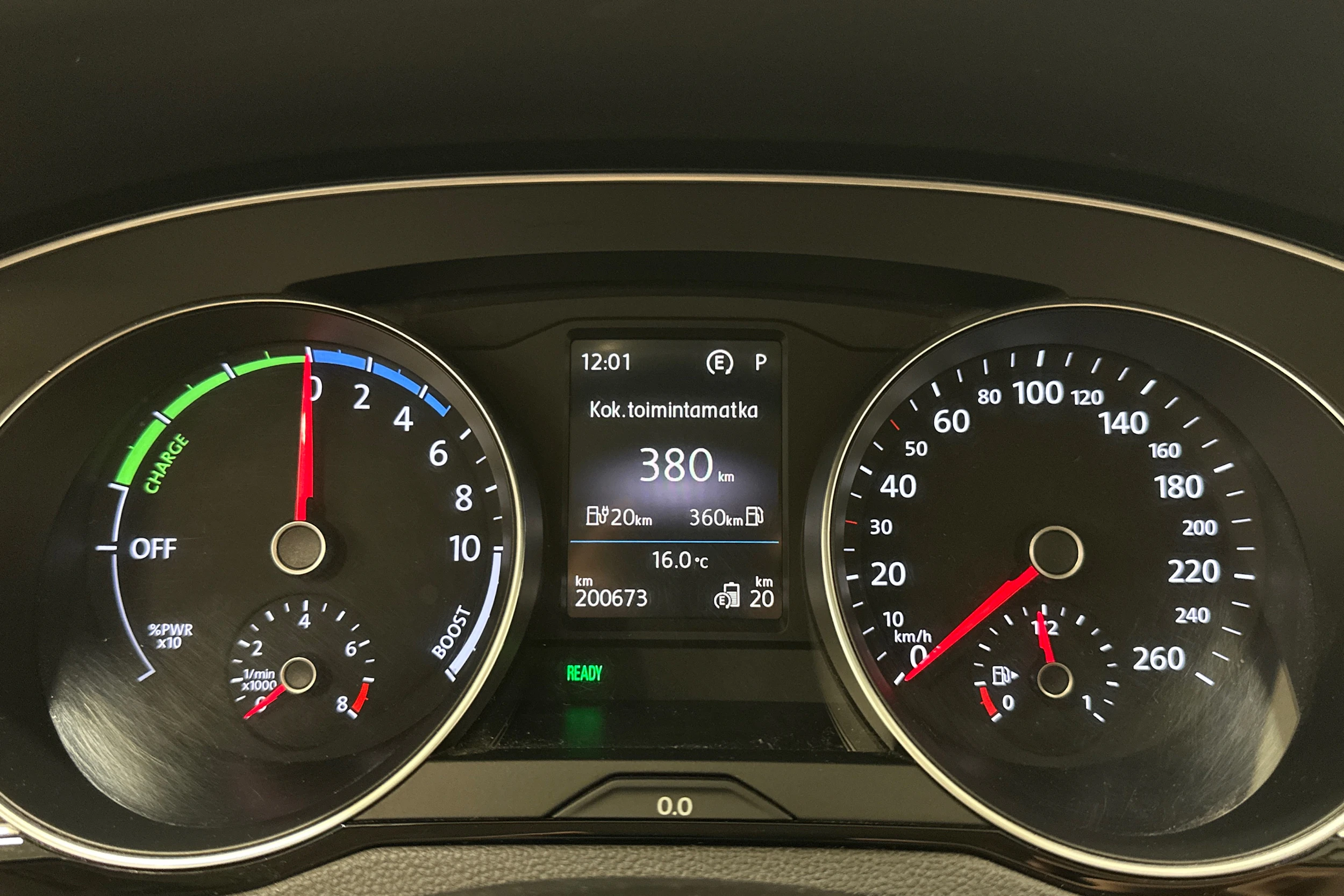 sininen Volkswagen Passat 2017 kuva 15.