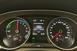 sininen Volkswagen Passat 2017 kuva 15.