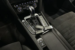 sininen Volkswagen Passat 2017 kuva 16.