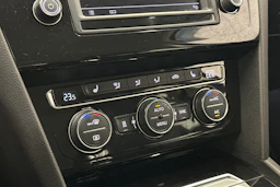 sininen Volkswagen Passat 2017 kuva 17.