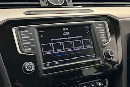 sininen Volkswagen Passat 2017 kuva 18.