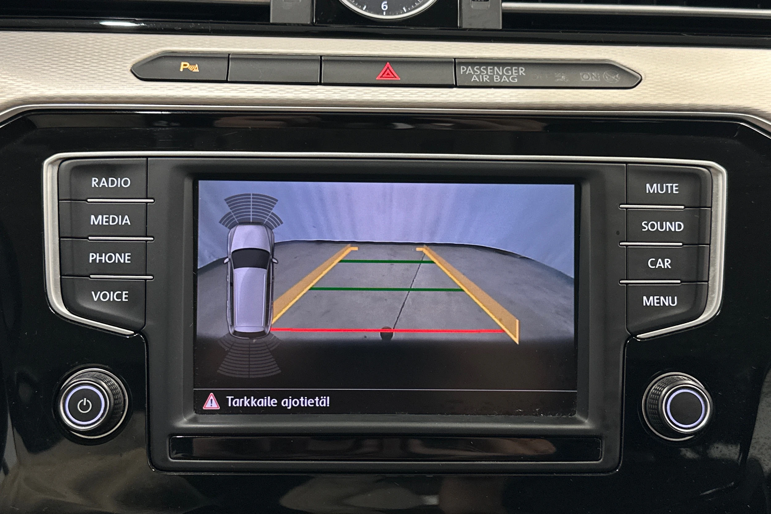sininen Volkswagen Passat 2017 kuva 19.