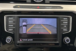 sininen Volkswagen Passat 2017 kuva 19.