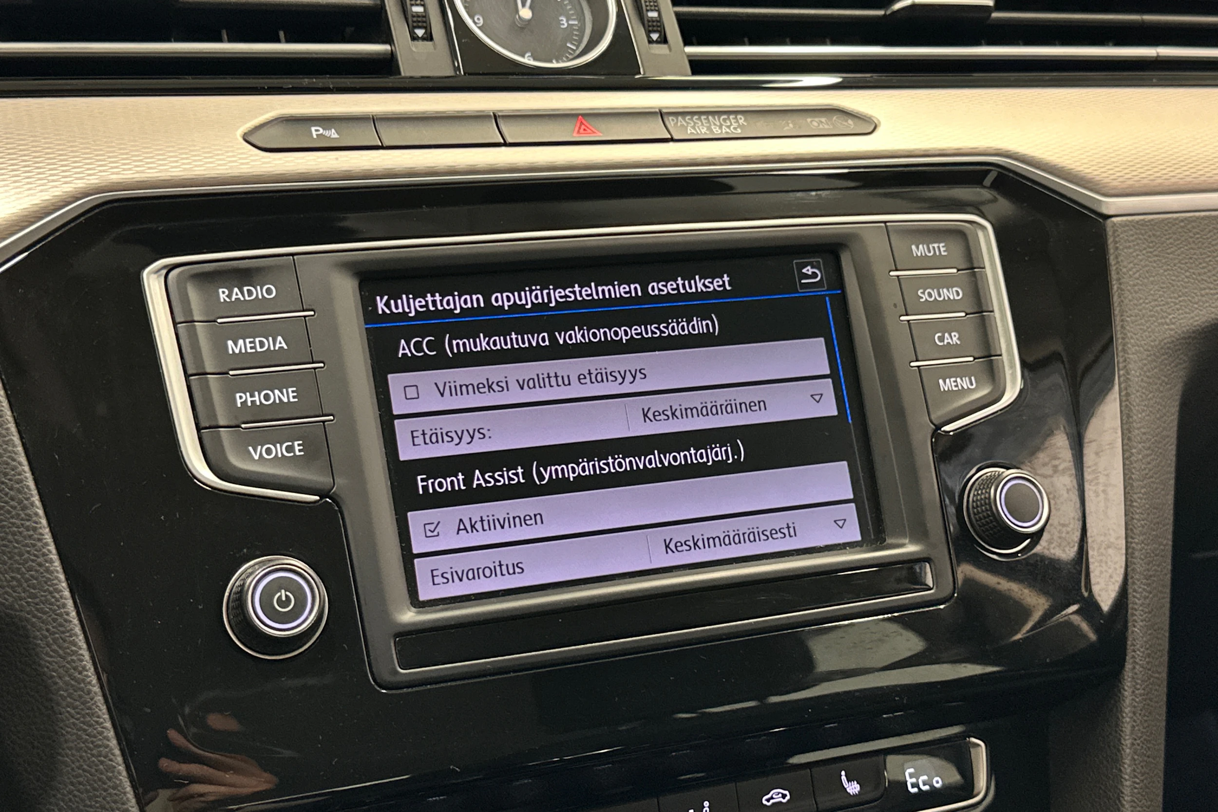 sininen Volkswagen Passat 2017 kuva 21.