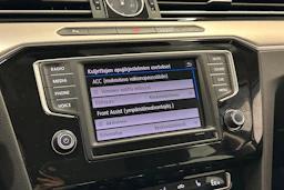 sininen Volkswagen Passat 2017 kuva 21.