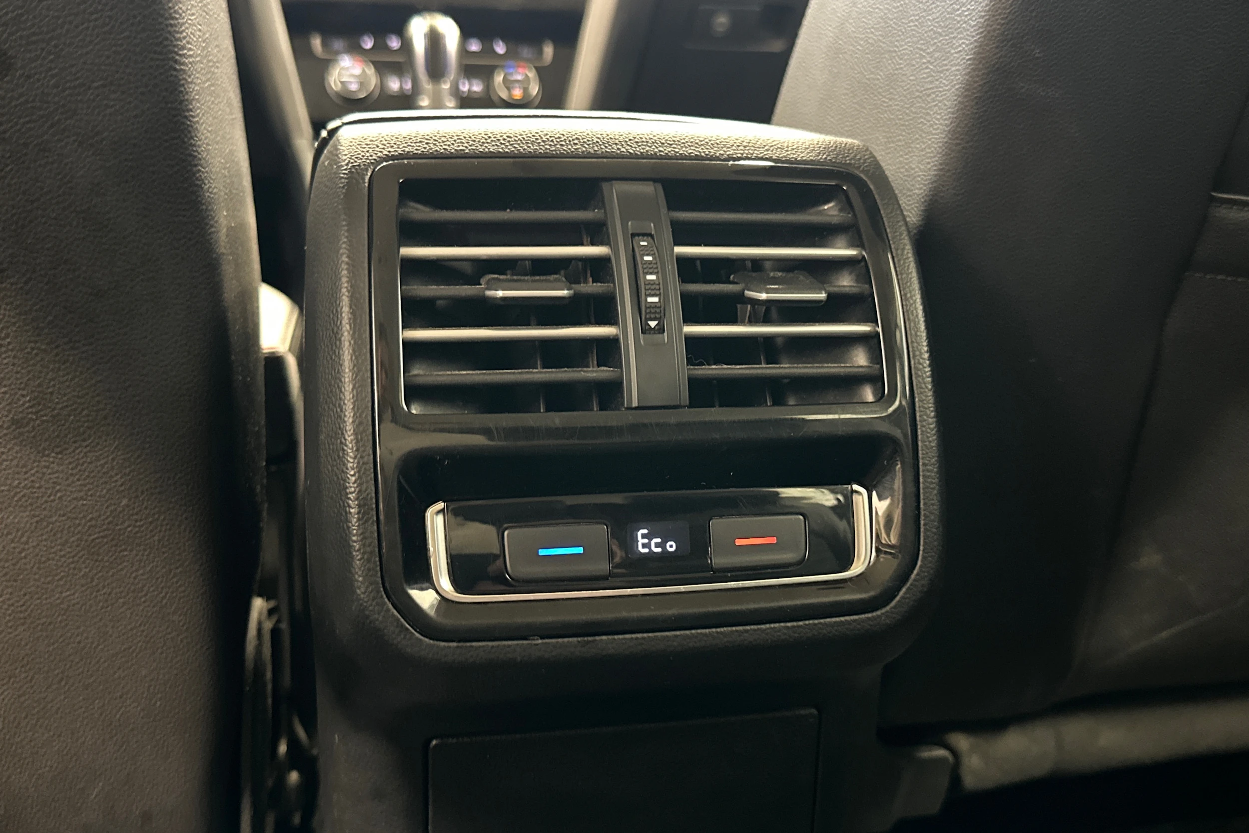 sininen Volkswagen Passat 2017 kuva 25.