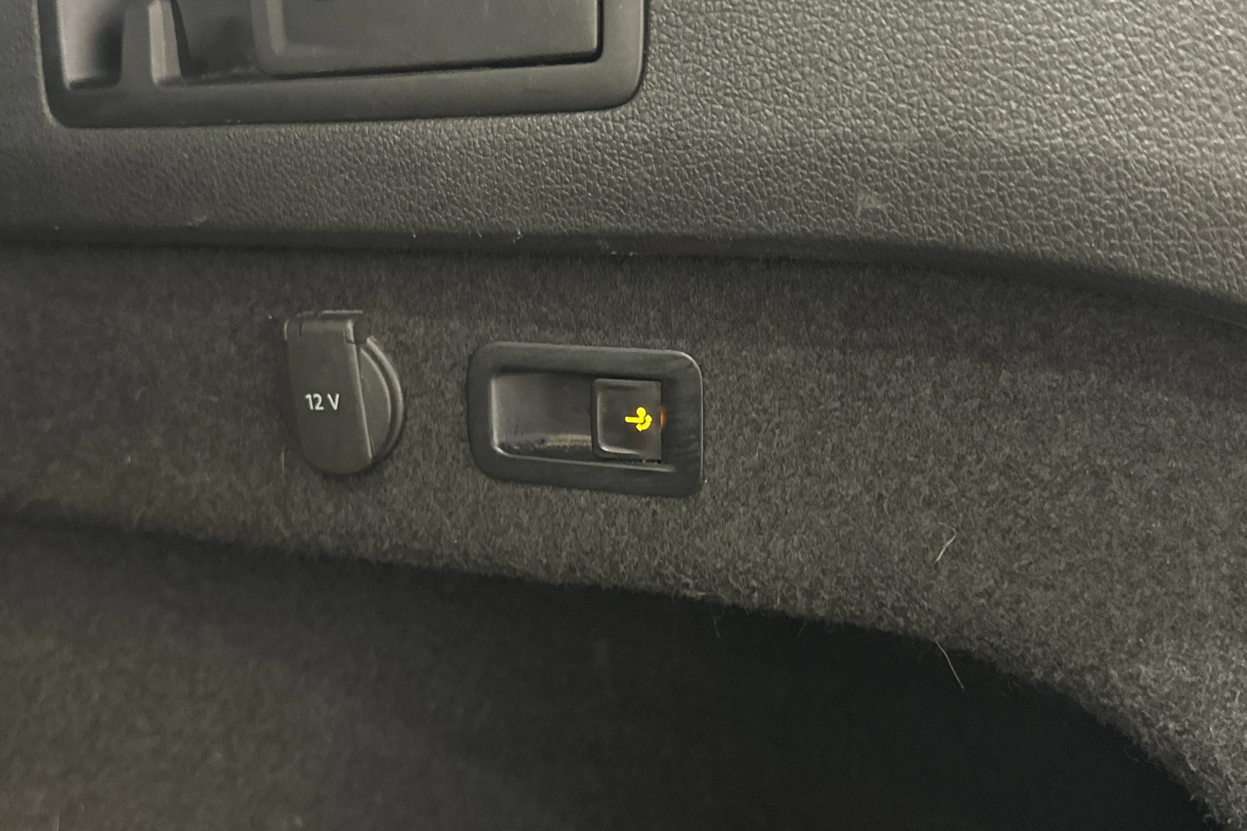 sininen Volkswagen Passat 2017 kuva 29.