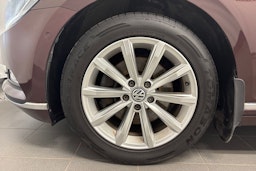 punainen Volkswagen Passat 2017 kuva 9.