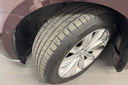 punainen Volkswagen Passat 2017 kuva 10.