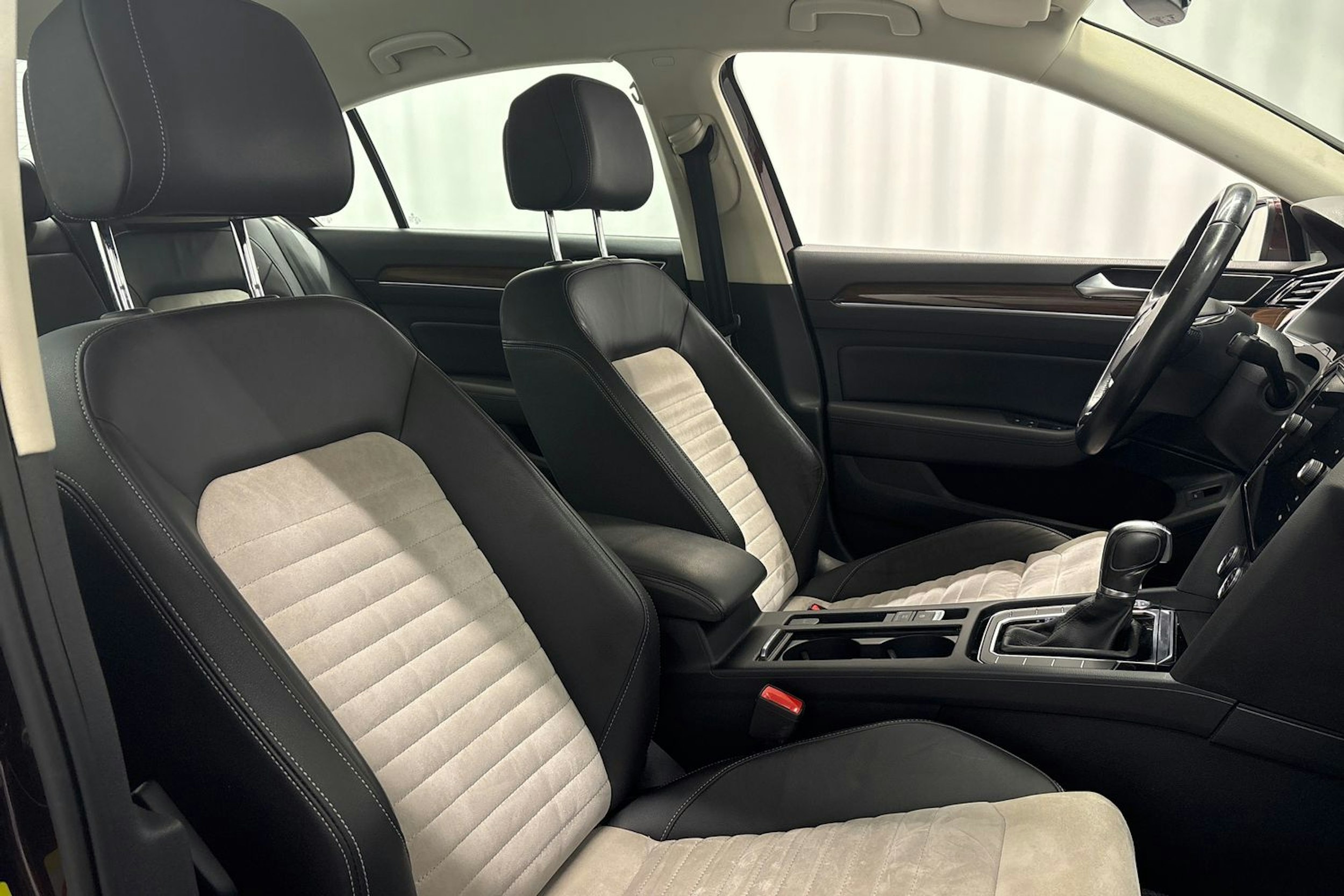 punainen Volkswagen Passat 2017 kuva 11.